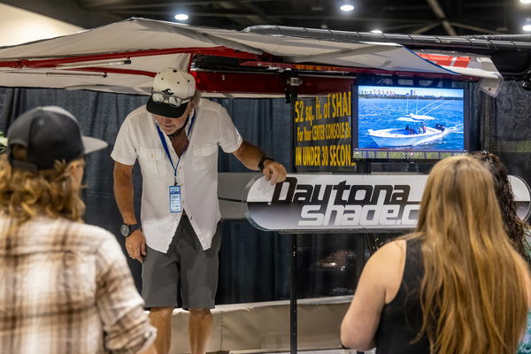 A Daytona Shade rep demonstrates a boat shade that deploys in under 30 seconds at the Florida Saltwater Fishing Expo.