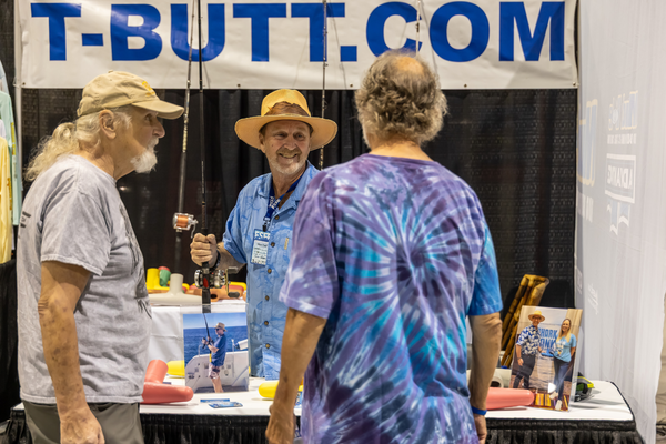 A T-Butt.com rep demonstrates a fighting belt rod holder to attendees at the Florida Saltwater Fishing Expo.